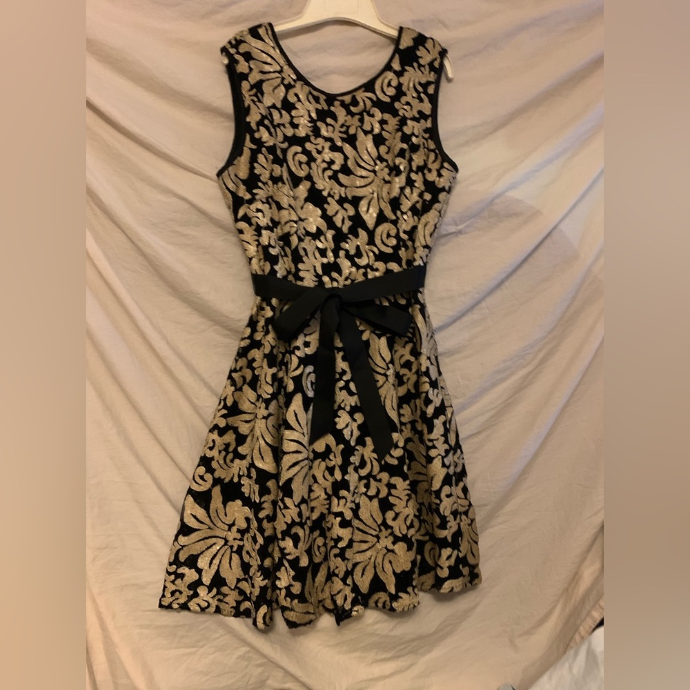 ⚡️✨💥Betsy Adams Sequin Black with Gold dress & Ribbons Waist Embroidered Sheath